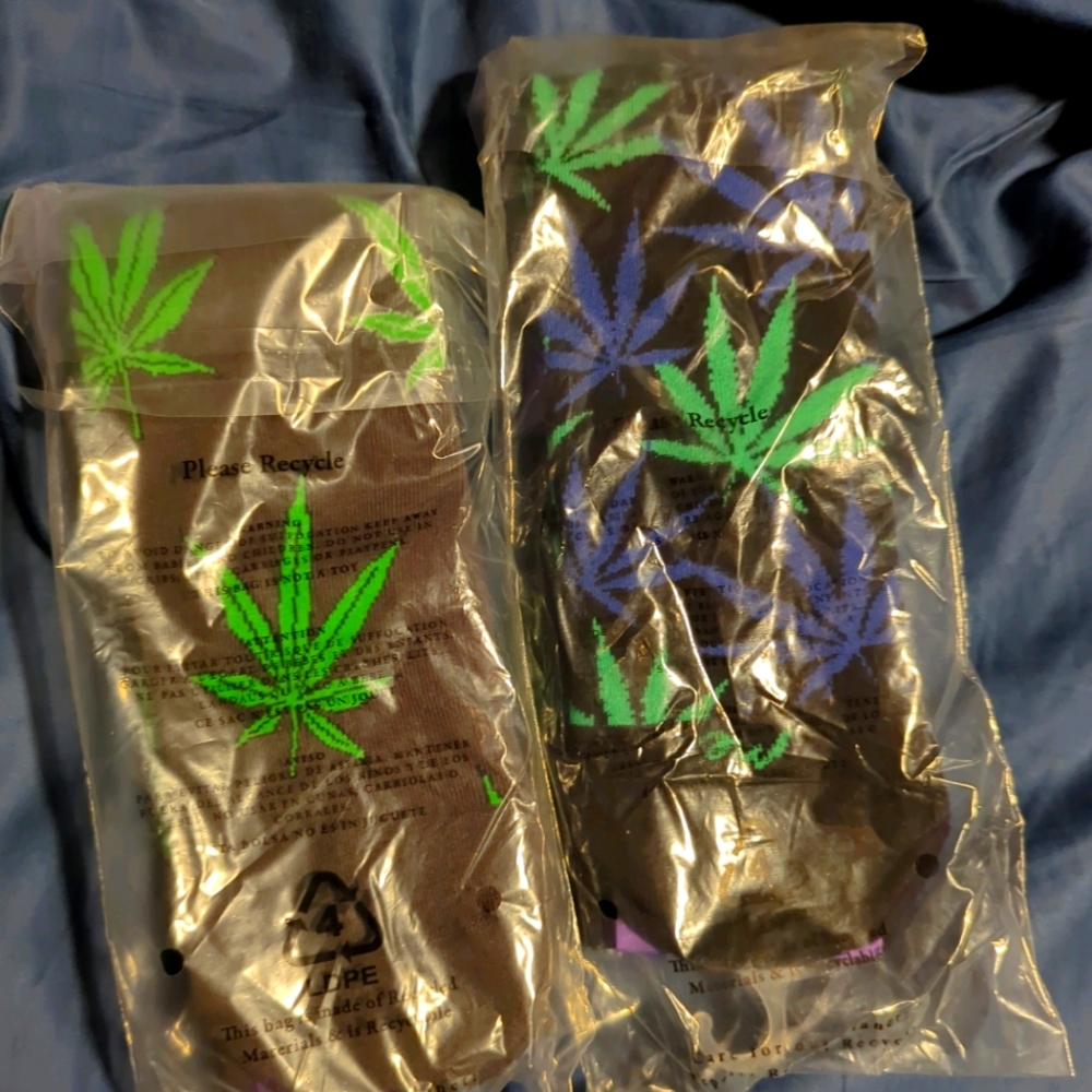 2 unopened me undies sock pairs size L